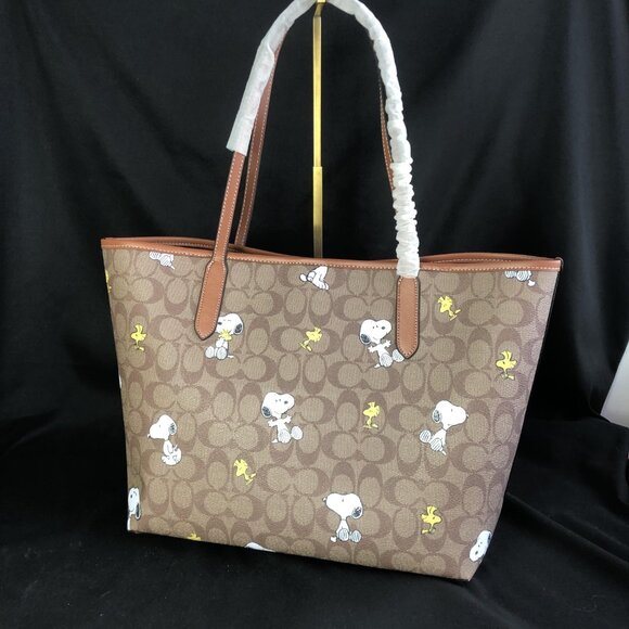 COACH Handbags - NWT COACH Peanuts Snoopy Tote bag!